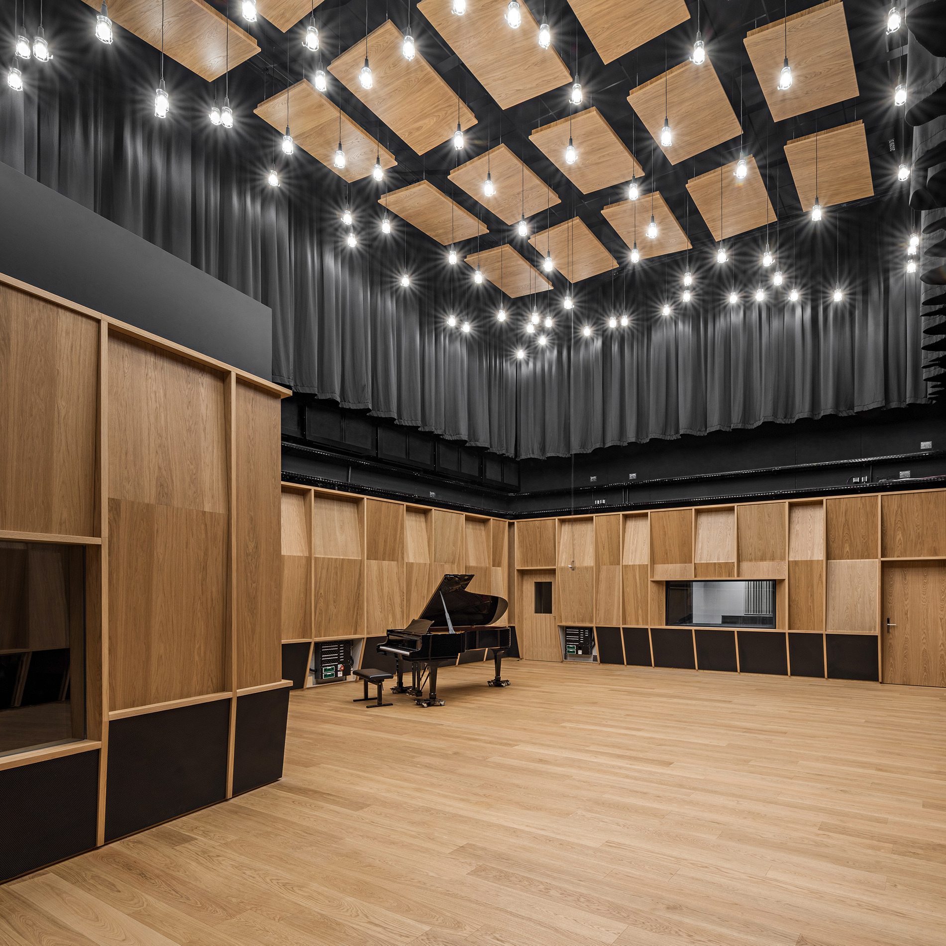 DSC3856 57 exp A4 web