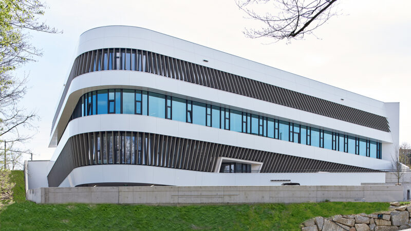 Raiffeisen Pregarten Foto Toni Rappersberger 20230421 10 mit rasen web line