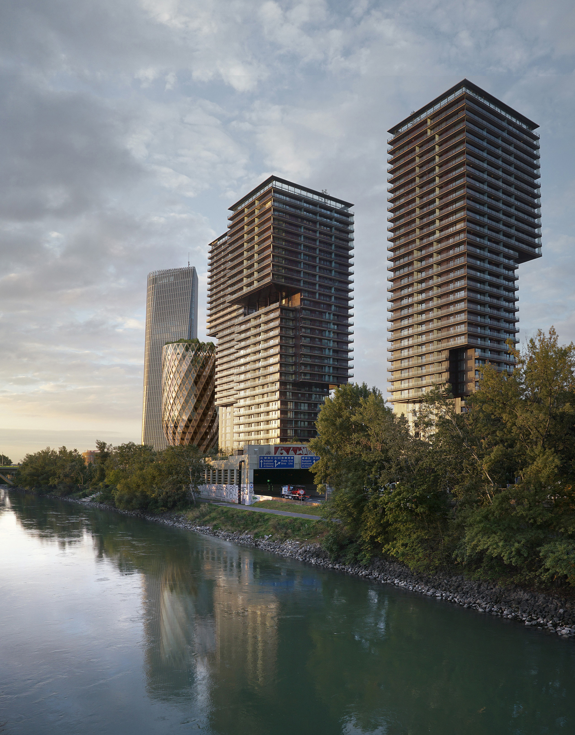 Pxt trlllple bauplatz 4 Fußgängerperspektive Brücke web